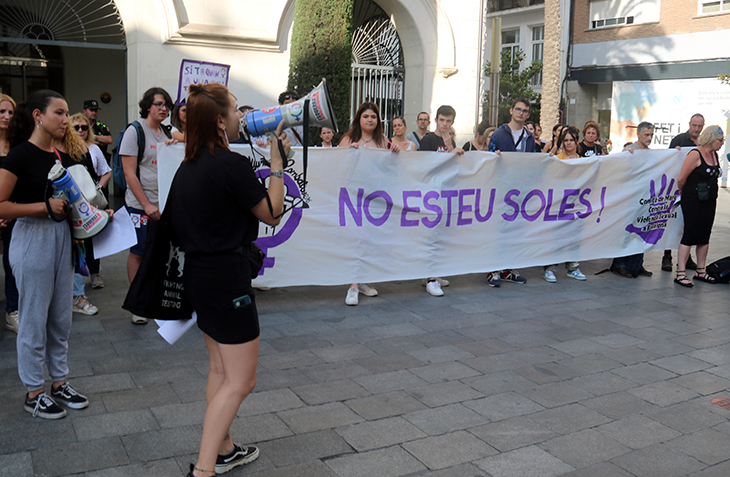 Badalona torna a sortir al carrer per condemnar les agressions sexuals a menors al municipi
