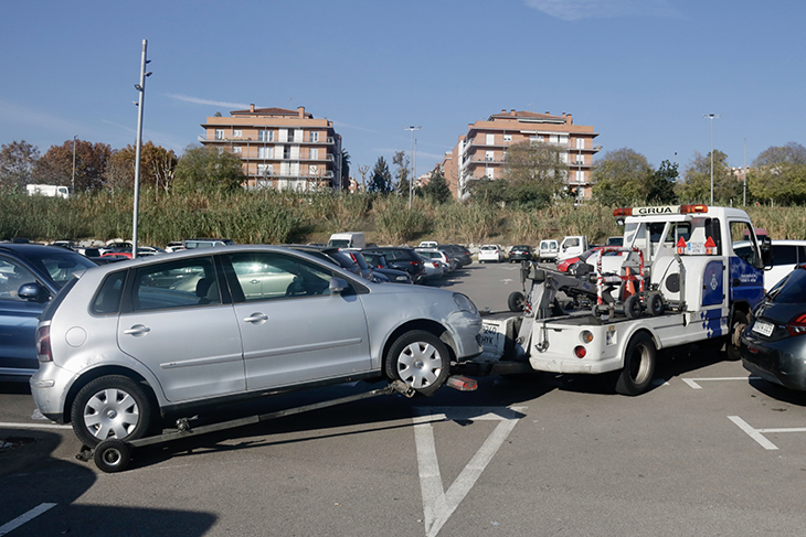 Mataró deixa de fer els ulls grossos amb cotxes abandonats i anuncia “tolerància zero” amb multes de fins a 4.000 euros
