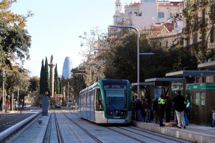 Satisfacció en el primer dia de servei del tram entre Glòries i Verdaguer: "Pensava que el trajecte seria més feixuc"
