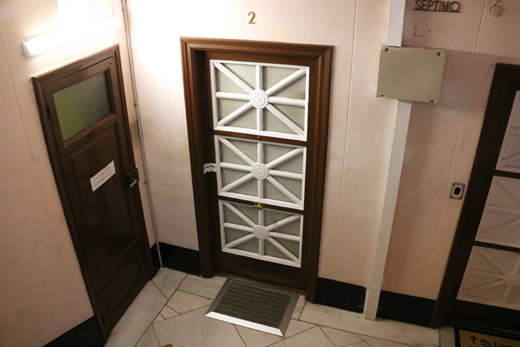 Angoixa entre els veïns de l'edifici on vivia l'home que va aparèixer esquarterat en un contenidor de l'Eixample