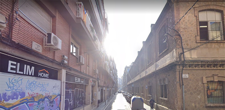 Troben un nadó abandonat en una bossa d’esport al carrer a primera hora del matí al barri de Sants