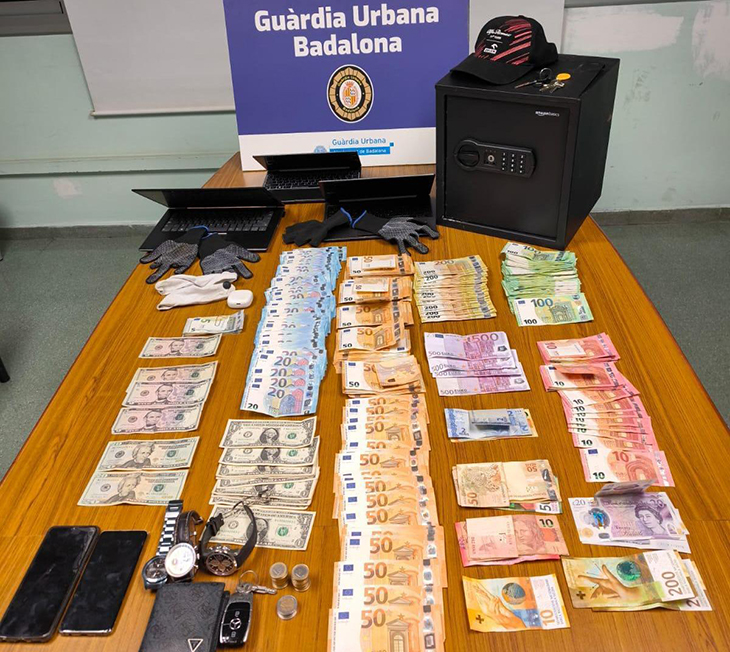 Detenen a Badalona dos viatgers d’un VTC que acabaven de robar en un restaurant de Barcelona