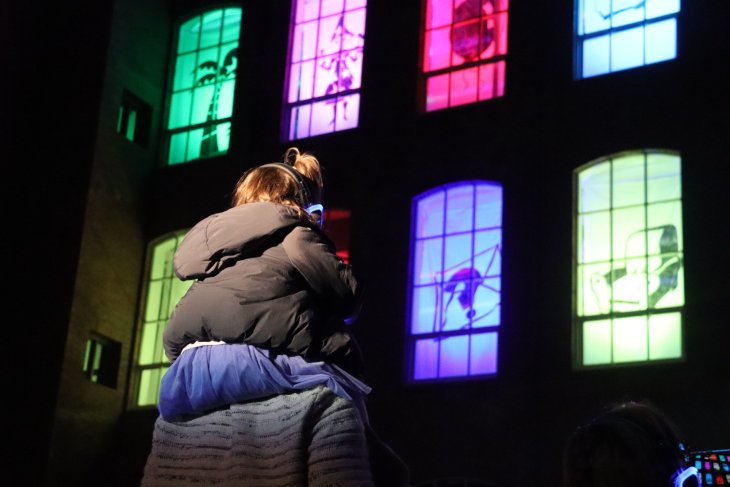 La fàbrica de joguines de Fabra i Coats es torna a omplir d’il·lusió a l’espera de l’arribada dels Reis d'Orient