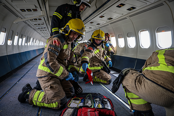 L’aeroport del Prat fa un simulacre general d’accident aeri per la col·lisió d’un helicòpter i un avió