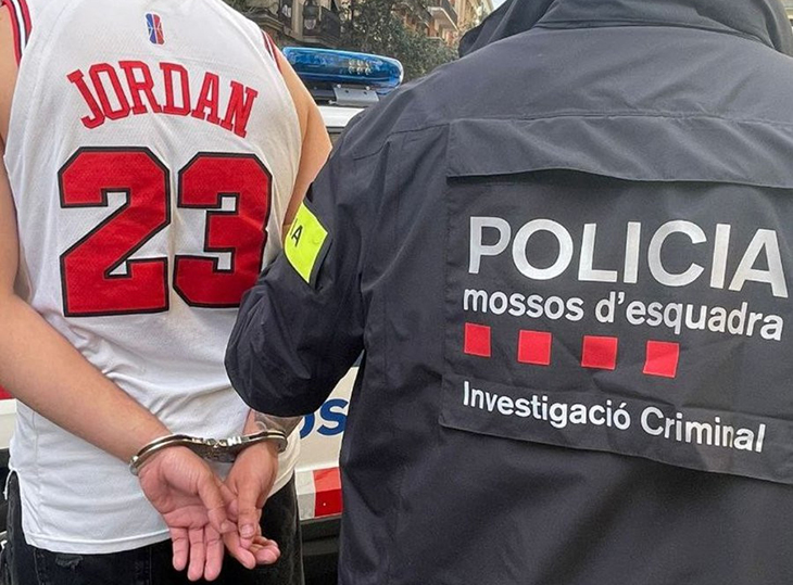 Detingut a Badalona un home que pintava grafitis a vagons de tren i en feia difusió a través de les xarxes socials