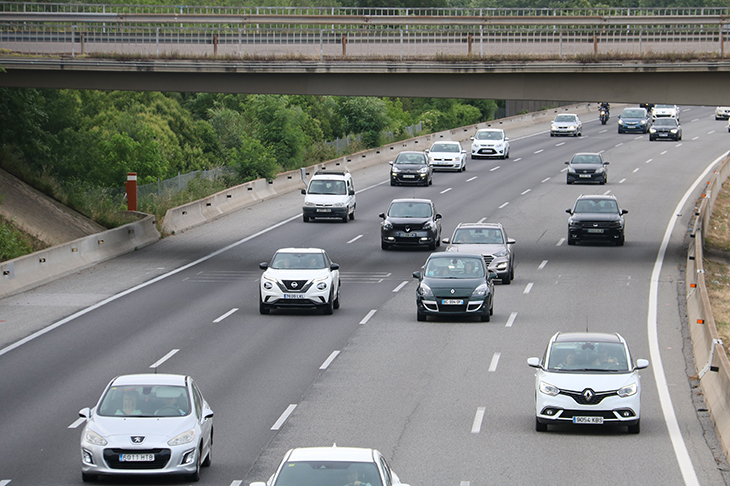 reduir a 100 km/h la velocitat màxima a l'AP