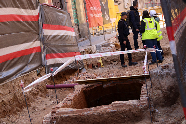 Localitzats tres accessos a refugis antiaeris de la Guerra Civil a Sants-Montjuïc