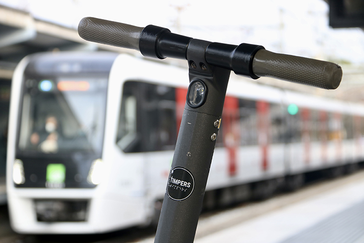 Detenen a Cornellà un conductor de patinet elèctric per circular drogat a 118 km/h i saltar-se un semàfor en vermell