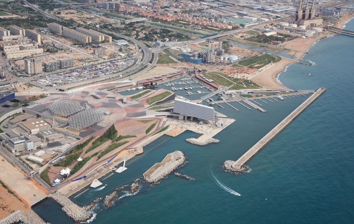 Troben un home de 51 anys mort al mar davant la zona del Fòrum