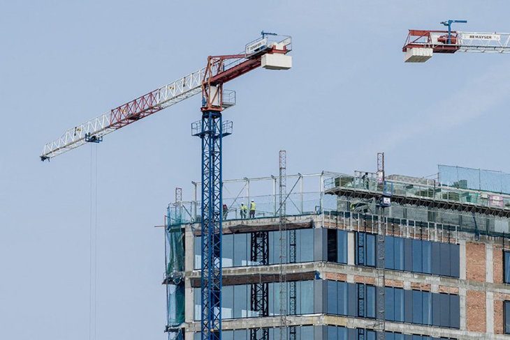 La construcció d'habitatges nous a Barcelona pateix una davallada del 69% fins al juny i cau a nivells de "plena crisi"