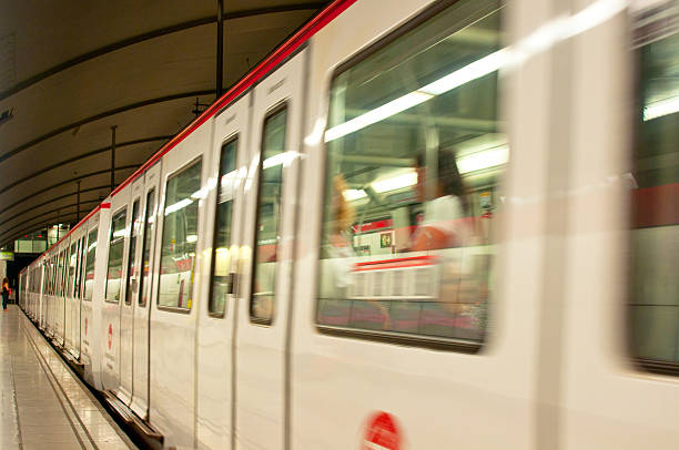 Comencen les aturades per obres d'estiu a la línia L4 del metro de Barcelona i la T4 del tramvia
