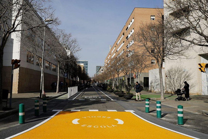 Barcelona flexibilitza la limitació de 30km/h en entorns escolars i només l'aplicarà quan els centres estiguin oberts