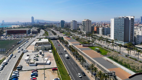 Un home cau per un pont al districte de Sant Martí de Barcelona després de ser atacat per un grup de lladres