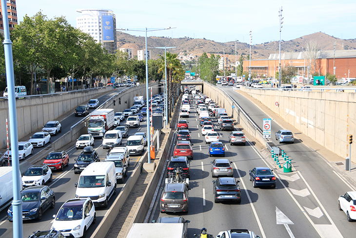 Un 38% dels vehicles previstos han sortit de l'àrea metropolitana de Barcelona fins a les vuit del vespre