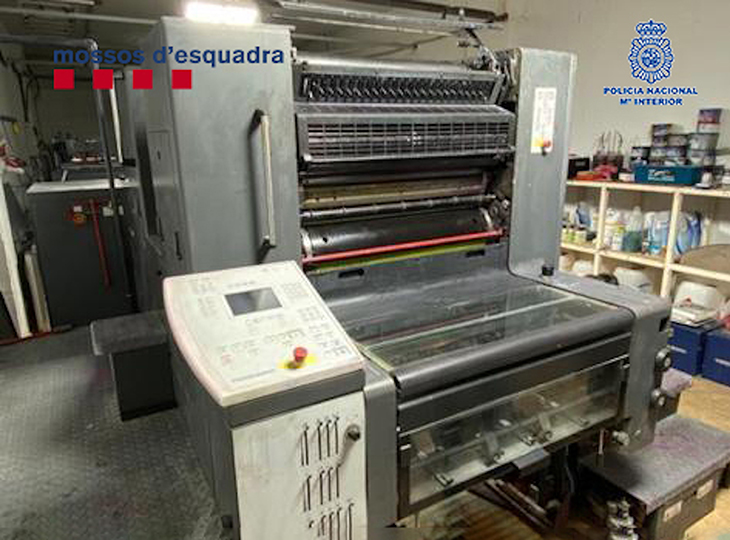 Detenen dues persones per donar cobertura empresarial al falsificador de bitllets més important d’Europa