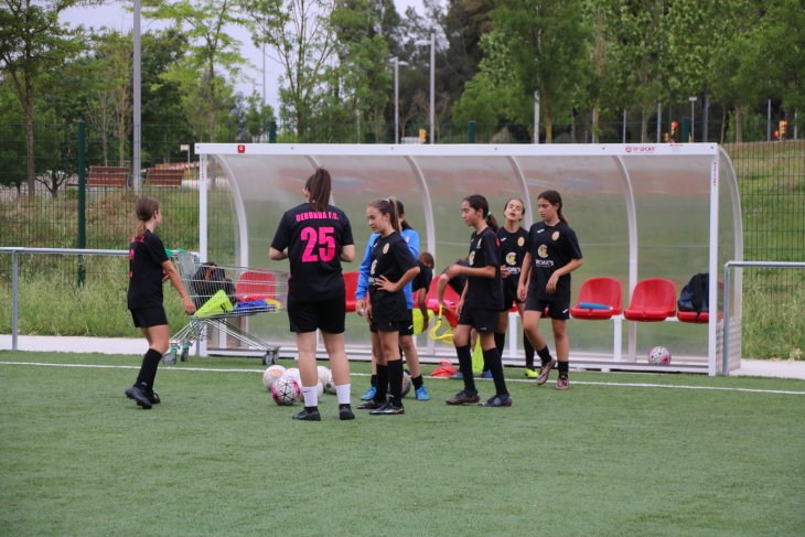 Les esportistes federades es dupliquen en dues dècades i s'han multiplicat per cinc en esports com el futbol