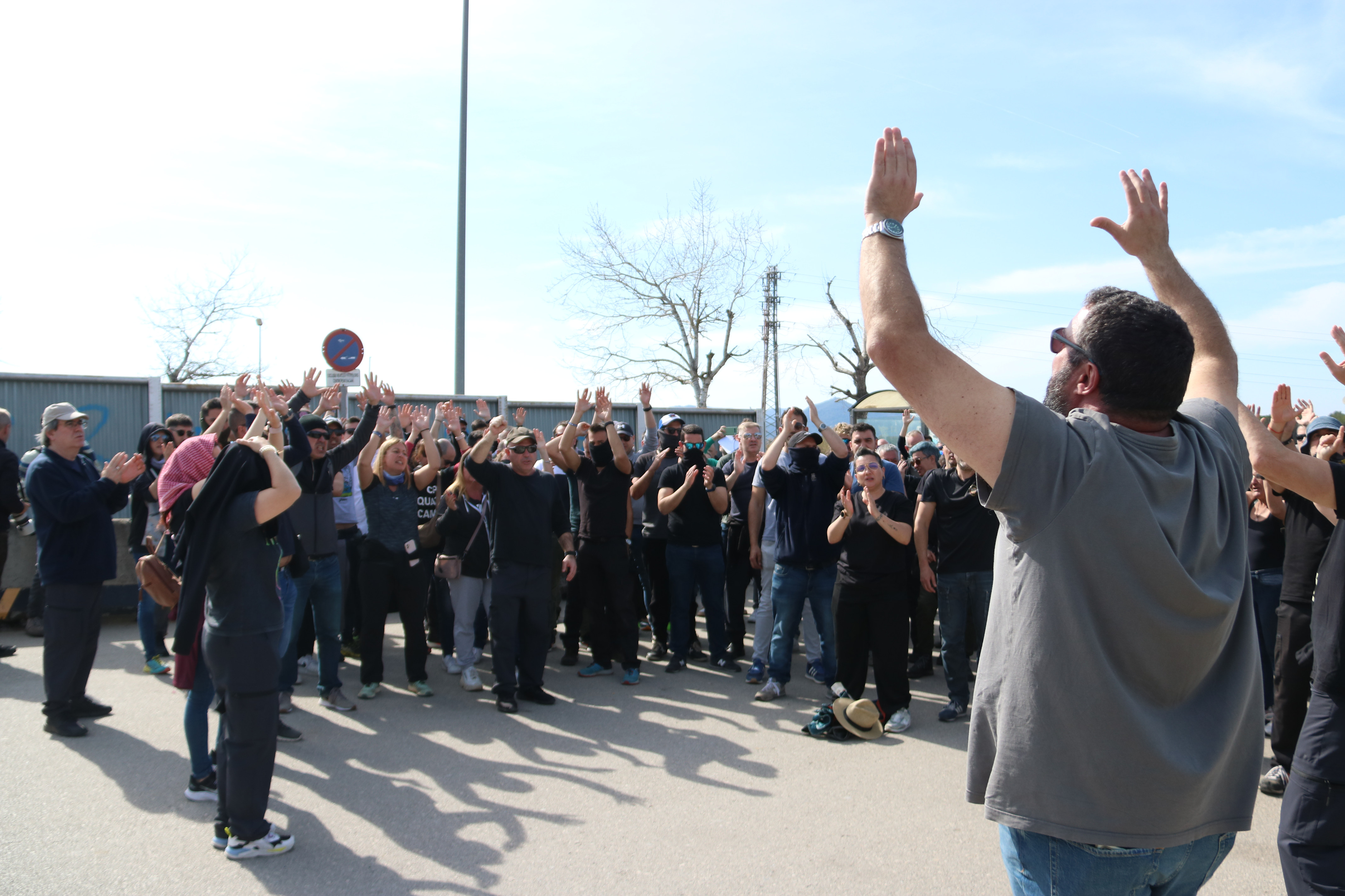 Els sindicats no assistiran a la reunió amb el Govern i treballadors denuncien ordres de quedar-se a dormir a la presó