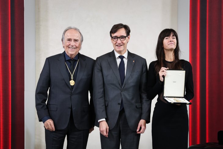 Joan Manuel Serrat i Núria Espert reben la Medalla d'Or de la Generalitat