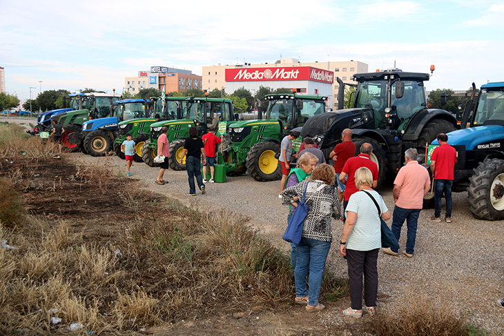 La marxa de tractors d'Unió de Pagesos fa una primera parada a Lleida abans de reprendre el camí fins a Madrid