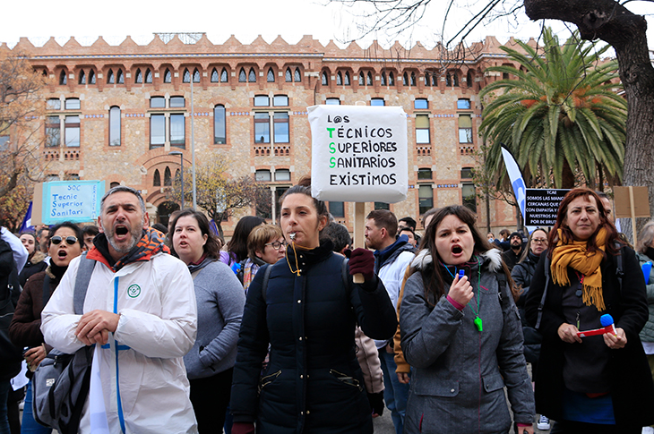 Els tècnics sanitaris mantenen la vaga indefinida després que la reunió amb Balcells hagi acabat sense acord