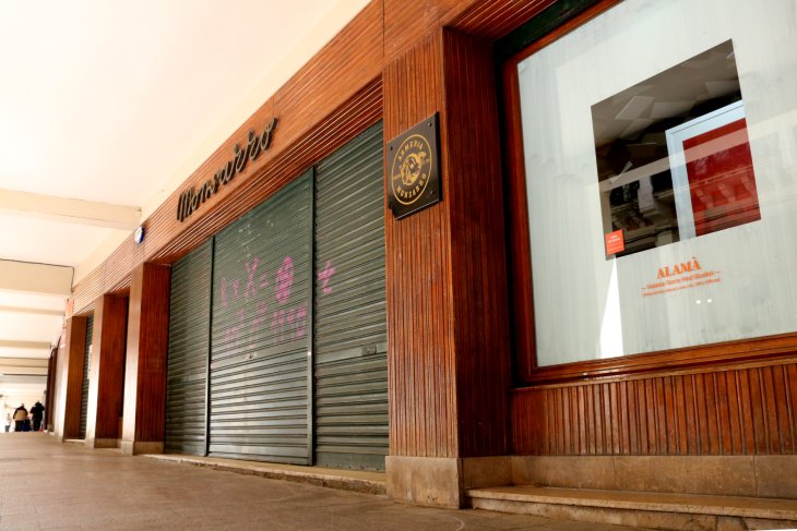 El Govern impulsa un pla pilot per revitalitzar les botigues locals del centre històric de dotze capitals de comarca