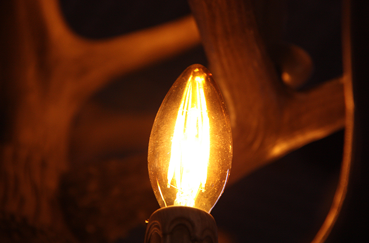 El preu de la llum aquest divendres es desploma un 60%, fins als 21,12 euros, el més baix des del maig del 2021