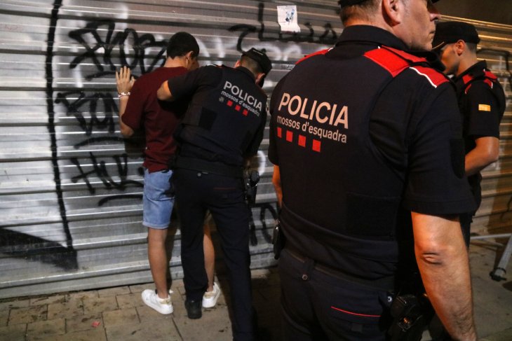 Els Mossos intervenen 131 armes blanques aquesta nit a tot Catalunya en el marc del Pla Daga