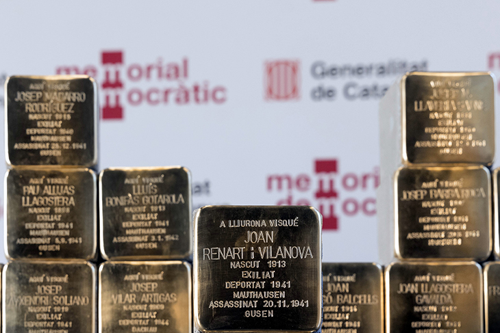El Memorial Democràtic col·locarà 95 noves llambordes stolpersteine a 22 municipis de Catalunya aquest 2023