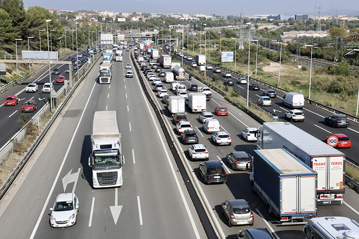 Trànsit limitarà la velocitat a tot el tram de l’AP-7 paral·lel a la B-30 a un màxim de 100 km per hora