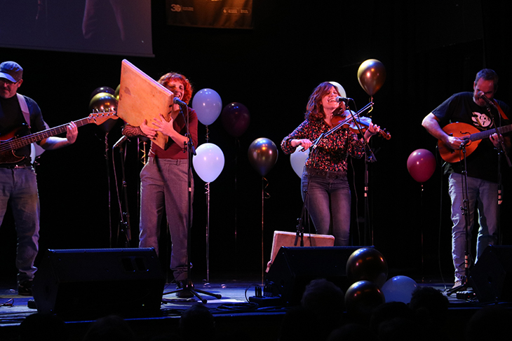 El 37è Tradicionàrius arrenca amb la festa Les veus del CAT per celebrar els 30 anys del Centre Artesà