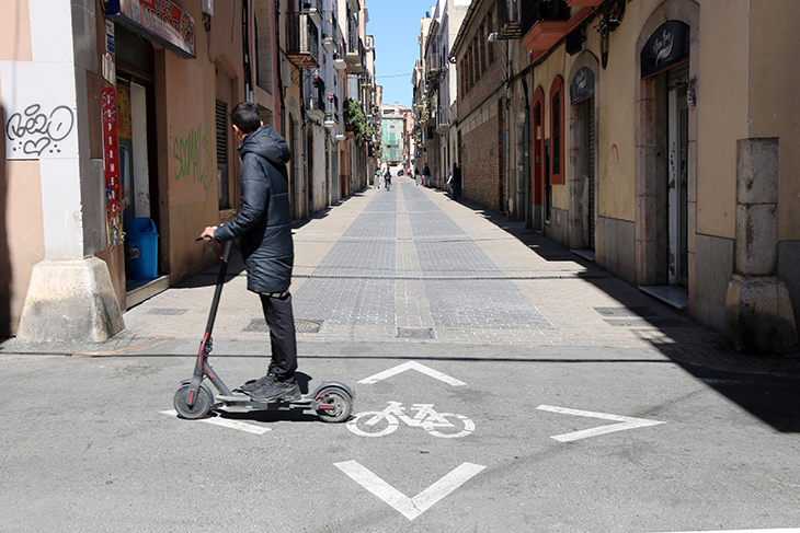 Trànsit proposa els 16 anys com a edat mínima per conduir un VMP, casc obligatori i la necessitat de tenir assegurança