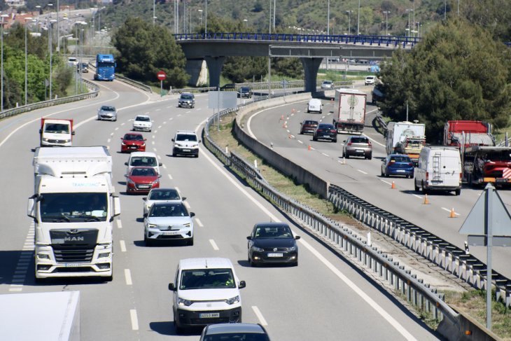 Uns 550.000 vehicles han sortit de l’àrea de Barcelona en l’operació sortida amb cues de fins a 17 km a l’AP-7