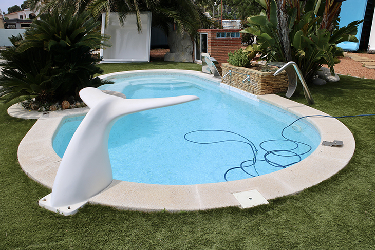 Es dispara la venda de productes per a recuperar i reutilitzar l'aigua de les piscines davant la incertesa de la sequera