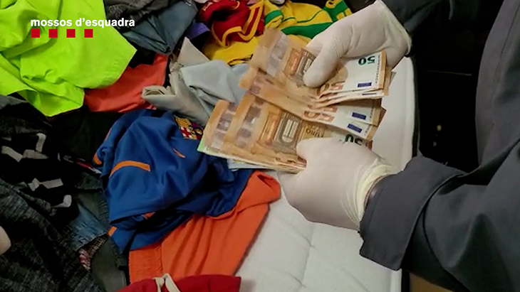 Detenen quatre persones d'un grup dedicat a robatoris amb força en domicilis