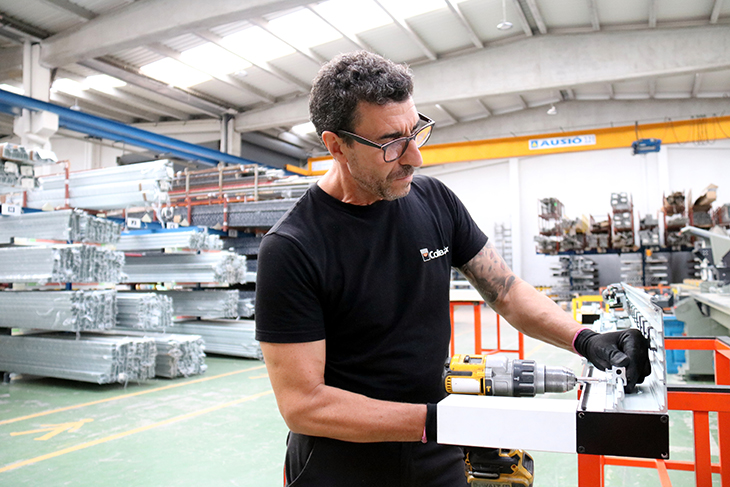 Catalunya tanca l'abril amb un descens de 9.506 persones a l'atur i un impuls de l'ocupació de 38.626 empleats