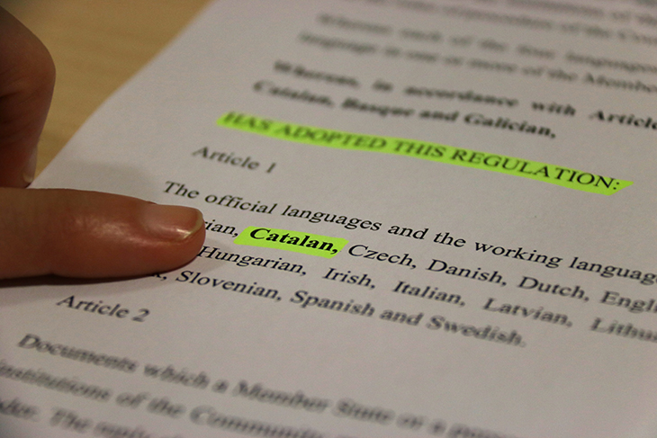 Els 27 es reuneixen aquest dimarts per intentar desencallar l'oficialitat del català, el basc i el gallec