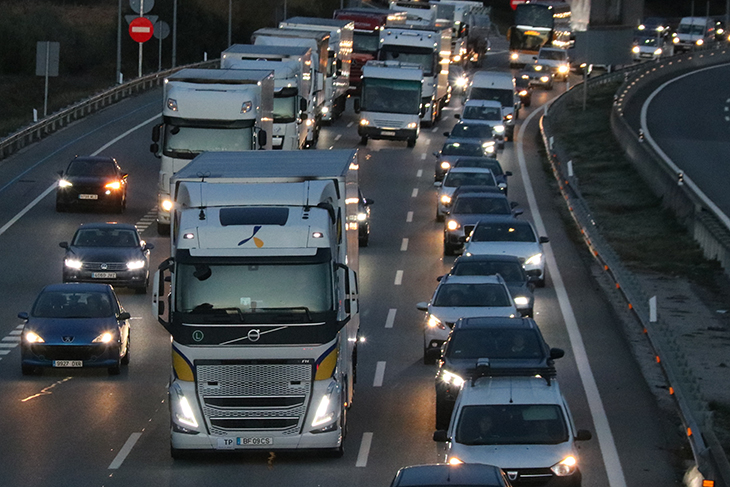Surten un 17% més de cotxes que el 2022 de l'àrea metropolitana les primeres hores de l'operació sortida de la Puríssima