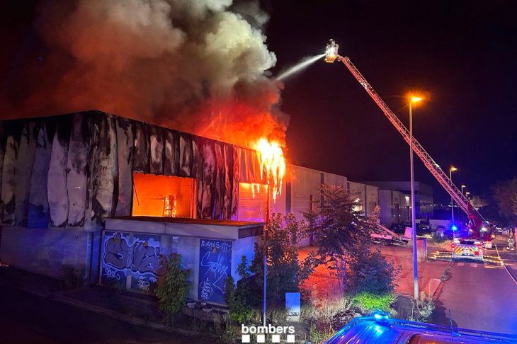 La revetlla a Catalunya deixa 55 detinguts, un ofegat a Sitges, dos morts a Girona i un a Barcelona