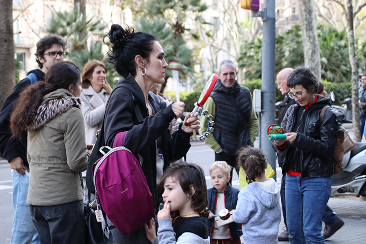 Famílies i docents exigeixen mesures per fer front a la calor a les aules: “Els ventiladors no són suficients”