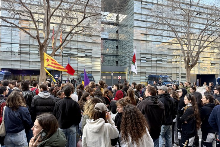 Detinguts tres militants de l’esquerra independentista per la destrossa d'una carpa d'Aliança Catalana el gener