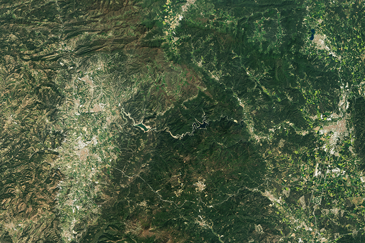 La imatge del dia de la Nasa mostra la sequera als pantans de Sau i Susqueda