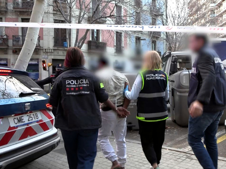 Desarticulat un grup criminal que fabricava bitllets falsos de 100 euros: 14 detinguts a Barcelona, Roma i Nàpols