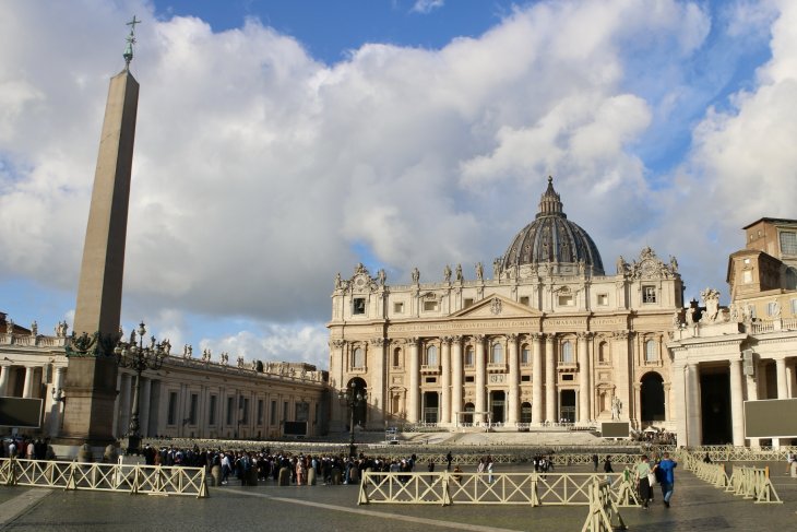 135 cardenals decidiran el futur Papa en un conclave que començarà entre el 6 i l'11 de maig