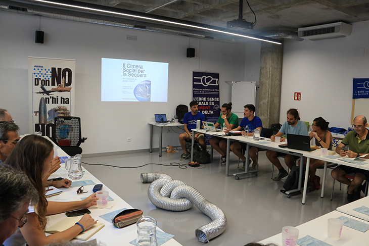 Entitats ecologistes d'arreu de Catalunya critiquen la gestió de l'aigua en la segona cimera social de la sequera