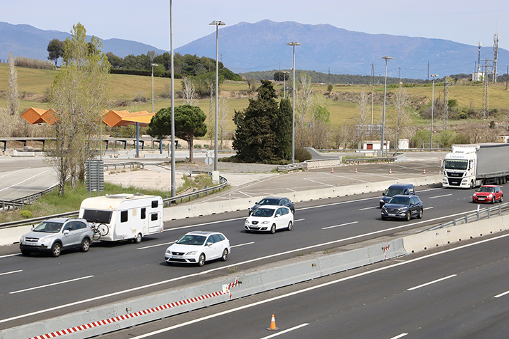 Les retencions a l'AP-7 cauen un 20% per Setmana Santa gràcies a les limitacions de velocitat i als carrils addicionals