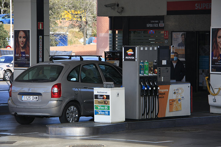 El preu de la gasolina torna a enfilar-se