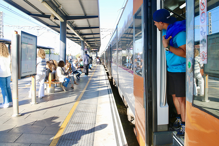 Renfe posa un bus llançadora entre Sant Vicenç de Calders i Barcelona arran de la incidència a l'R2 sud