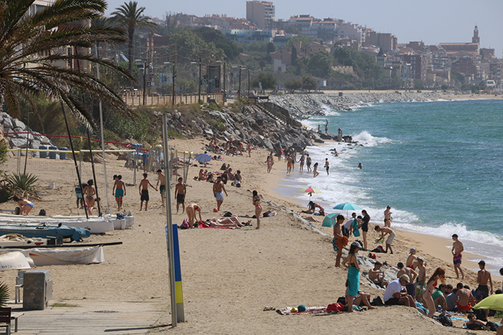 L'ocupació torna superar els màxims històrics amb 3,83 milions de treballadors al juny i l'atur baixa en 5.800 persones