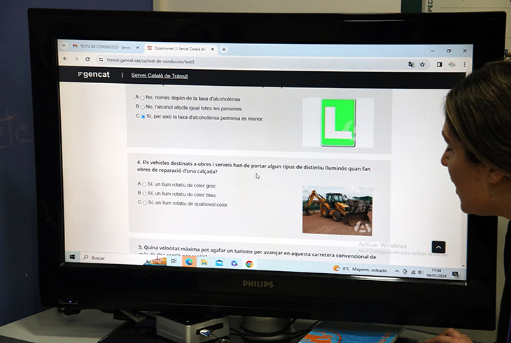 Trànsit publica tests de conduir en català per impulsar la llengua a les autoescoles