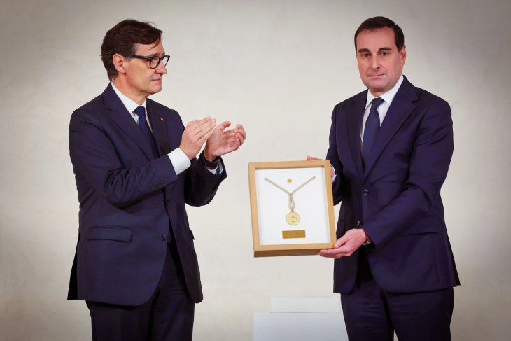 El Govern lliura la Medalla d'Or a títol pòstum a Isak Andic: "Va ser un visionari, un emprenedor i un gran empresari"